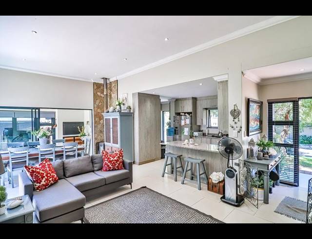 3 BEDROOM HOUSE FOR SALE IN MIDSTREAM ESTATE